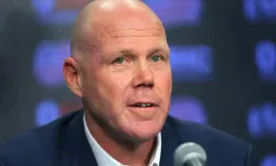 Brad Friedel kendisini odasına kapattı