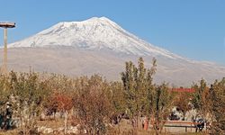 Beyaz gelinliğini giyen Ağrı Dağı, büyüleyici manzarasıyla kendine hayran bırakıyor