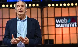 World Wide Web'in yaratıcısı Sir Tim Berners-Lee'nin 2025'e dair umutları: Veri hakları ve sosyal medya tepkisi