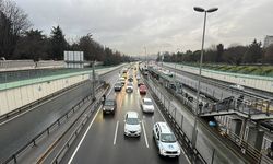 İstanbul'da yağmurun etkisiyle trafik yoğunluğu yüzde 78'e yükseldi