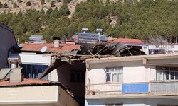 Adıyaman'da fırtına çatıları uçurdu