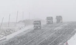 Kar ve tipi kara yollarında ulaşımı aksattı