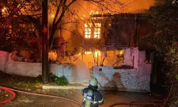 Gece yarısı korkutan yangın: İki katlı ev alev alev yandı