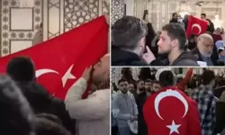 Özgür Suriye'de ilk cuma namazı! Türk bayrağını öpüp Erdoğan'a teşekkür ettiler