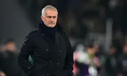 Jose Mourinho, sahada fenalaşan eski oyuncusu Edoardo Bove'yi aradı