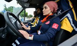 Kadın ambulans şoförleri hayat kurtarmak için zamanla yarışıyor