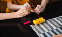 Evde Basit Bir Elektrik Devresi Yapmak İçin Hangi Malzemeler Kullanılabilir?