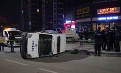 Niğde'de polis aracı ile otomobil çarpıştı