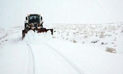 Muş'ta ulaşıma kar engeli: Kapanan Muş-Kulp-Diyarbakır yolunu açma çalışmaları sürüyor