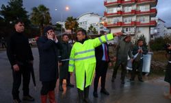 Antalya'da şiddetli yağmur, hayatı olumsuz etkiledi