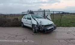 Hapşıran sürücü kontrolü kaybedince araç duvara çarptı!