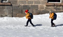 Uşak'ta kar nedeniyle okullar tatil edildi