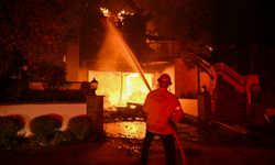 Los Angeles yanarken belediye başkanı yurt dışında geziyormuş