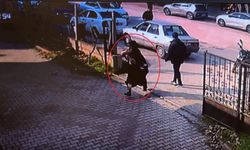 Motosiklet çarpan oğlunu kucağında sağlık ocağına taşıdı