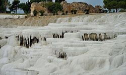 Pamukkale’nin Göz Alıcı Travertenleri ve Antik Hierapolis