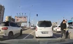 Trafikte tartıştığı kişinin aracına beyzbol sopasıyla saldırdı