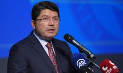 Bakan Tunç: Cumhurbaşkanımıza ve merhum annesine hakaretleri lanetliyorum