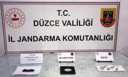 Düzce'de durdurulan şahıs uyuşturucuyu elleriyle jandarmaya teslim etti