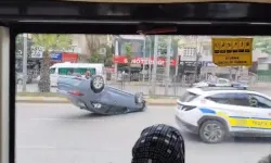 Şanlıurfa'da kamyon ile çarpışan otomobil ters döndü