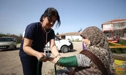 Kırklareli'nde ebeler köy köy gezerek sağlık taraması yapıyor