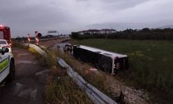 Manisa'da yolcu otobüsü devrildi: Yaralılar var