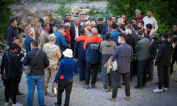 Hakkari Valisi Çelik, derede kaybolan genci arama çalışmalarını inceledi