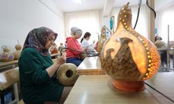 Kadınlar yetiştirdikleri su kabaklarını süs eşyasına dönüştürüyor
