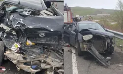 Ağrı'da otomobil minibüse çarptı: 2 ölü, 8 yaralı