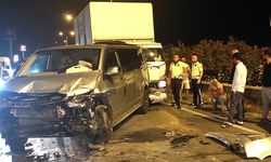 Antalya'da 5 araç birbirine girdi: Yaralılar var