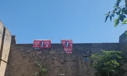 Diyarbakır'da surlara asılan 'İmamoğlu' pankartları kaldırıldı