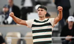 Fransa Açık'ta Carlos Alcaraz ve Iga Swiatek üçüncü tura çıktı