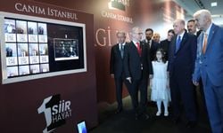 Cumhurbaşkanı Erdoğan, "Bir Şiir Bir Hayat Canım İstanbul" sergisini gezdi