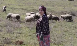 Okuldan sonra şalvarını giyip köy hayatına dönüyor!