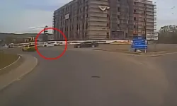Bingöl'de refüje çarpan otomobilin sürücüsü yaralandı