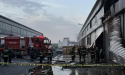 Diyarbakır’da korkutan yangın: 4 dükkan küle döndü