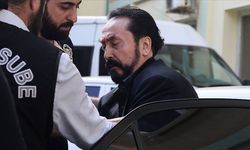 Adnan Oktar’a 2 suçtan beraat