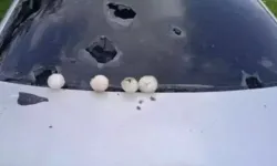 Kar topu büyüklüğünde dolu yağdı! Araçlar hasar gördü