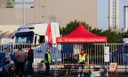 Almanya'nın Köln kentinde Ford fabrikası işçileri greve gitti