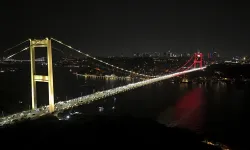 Fatih Sultan Mehmet Köprüsü 'sarı-kırımızıya' büründü