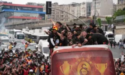 Galatasaray şampiyonluğu şehir turuyla kutladı
