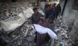 Katil İsrail'in Gazze Şeridi'ne düzenlediği saldırılarda biri çocuk 8 Filistinli hayatını kaybetti