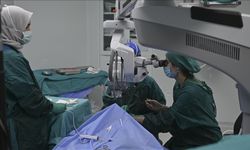 Göz doktorları canlı yayında 70 göz ameliyatı yapacak