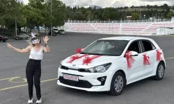 Eşinden boşanan kadın göbek atarak kutladı!