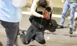 Yasal sınırın 9 kat üzeri alkol alan sürücü, polis aracına saldırdı