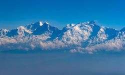 Nepal'den, dünyanın en yüksek zirvelerinin bulunduğu Himalayalar'ı koruma taahhüdü