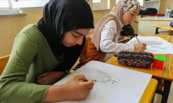 Diyarbakır'da akademisyenler kırsalda geleceğin ressamlarını keşfediyor