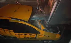 Sakarya'da ticari taksi, kamyonete ok gibi saplandı: 1 ölü, 1 yaralı