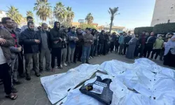 Gazze'deki gazeteciler, İsrail'in soykırımına son verilmesi talebiyle eylem yaptı