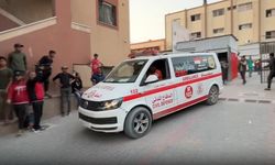 İşgalci İsrail, Gazze Şeridi'nin güneyindeki hastaneyi bombaladı