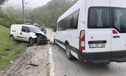 İşçi servisi ile hafif ticari araç çarpıştı: Yaralılar var
